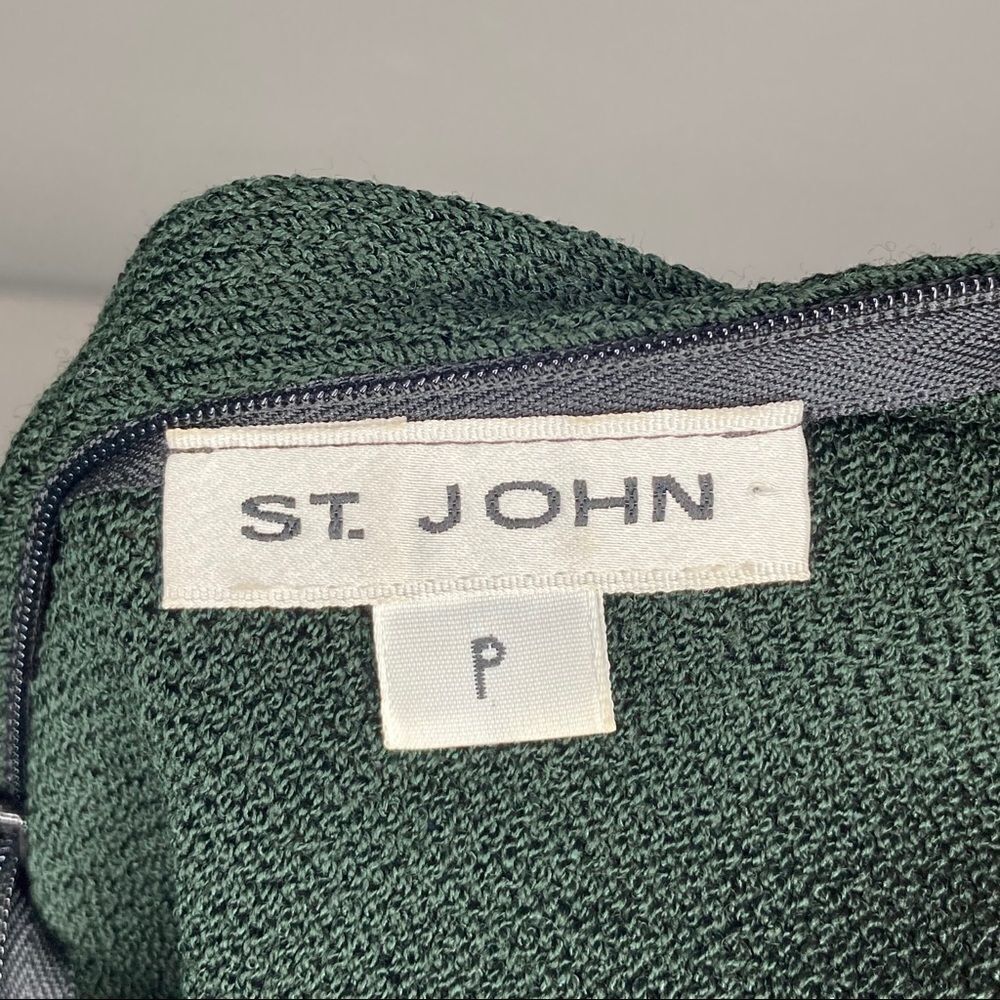 StāJohnā|Ā KnitāMockāNeckāSleevelessāTop - Picture 4 of 4